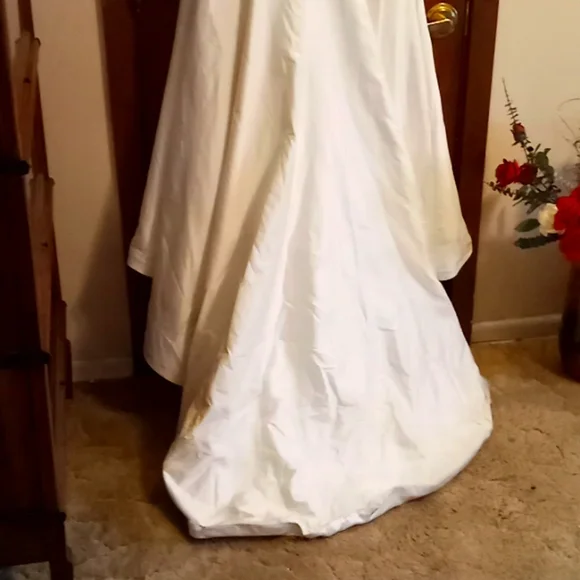 Augusta Jones Wedding Dress - Picture 4 of 7